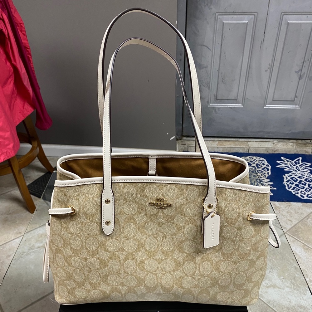 *Brand New*Coach Purse